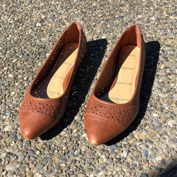 Elle Shoes - ELLE; light brown pointed flats (shoes)
